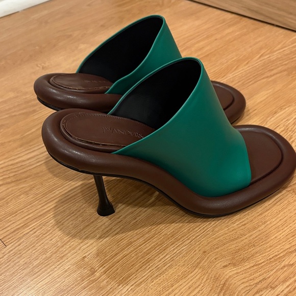 JW Anderson Emerald Green Leather Mules - Picture 2 of 8